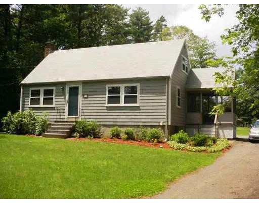Unit for sale at 54 North St, Topsfield, MA 01983