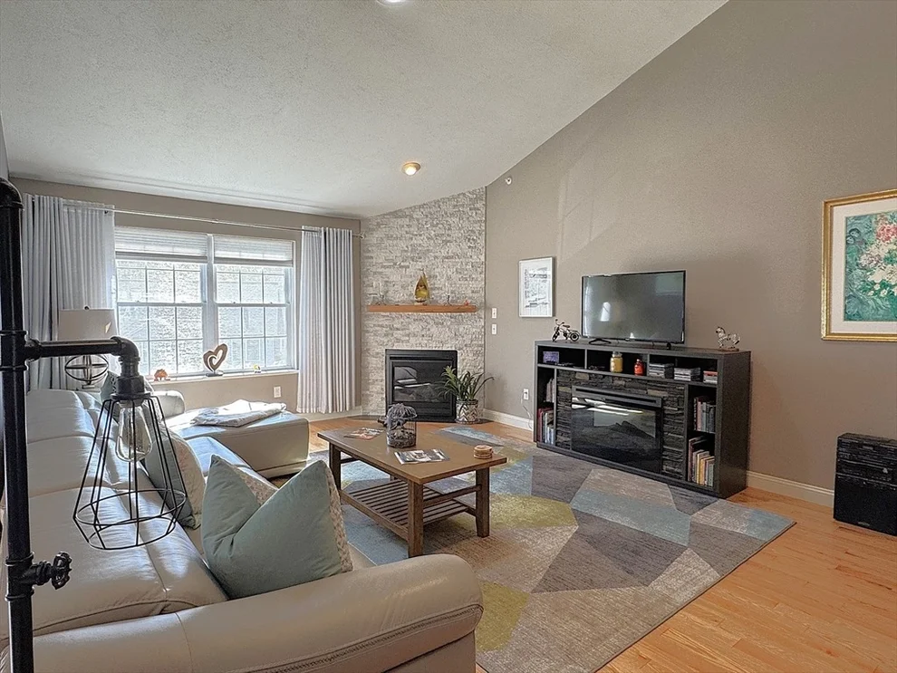 Unit for sale at 7 Stevens Court, Atkinson, NH 03811