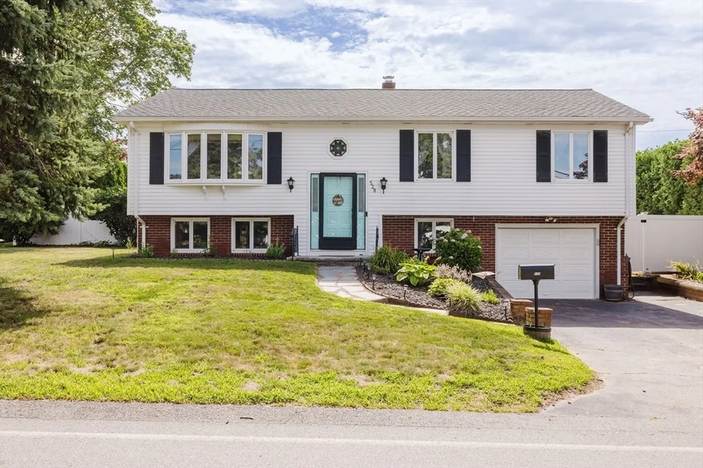 Unit for sale at 528 Regan Rd, Somerset, MA 02726