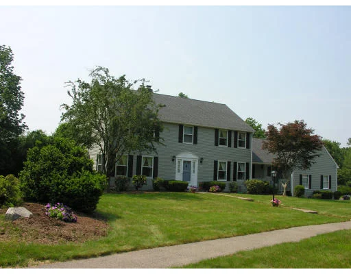 Unit for sale at 18 Hickory Dr, Medfield, MA 02052