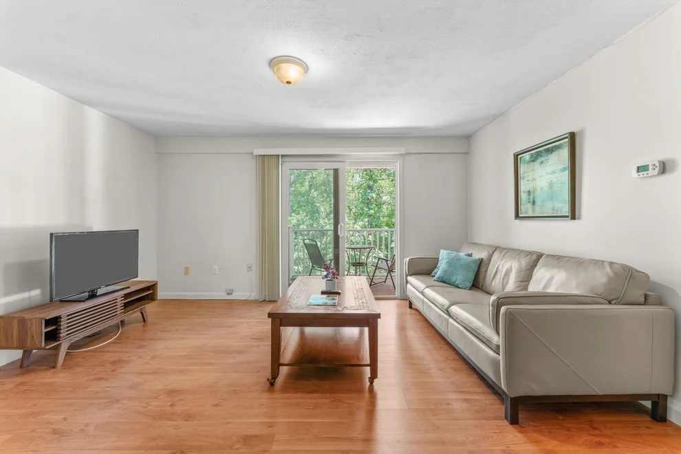 Unit for sale at 8 Post Oak Ln, Natick, MA 01760