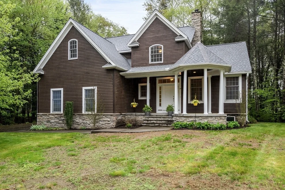 Unit for sale at 44 Carillon Cir, Easthampton, MA 01027