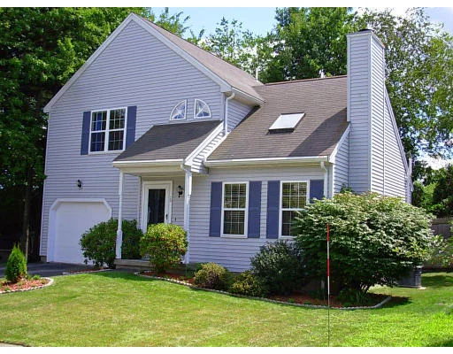 Unit for sale at 70 Meadowood Rd, North Andover, MA 01845