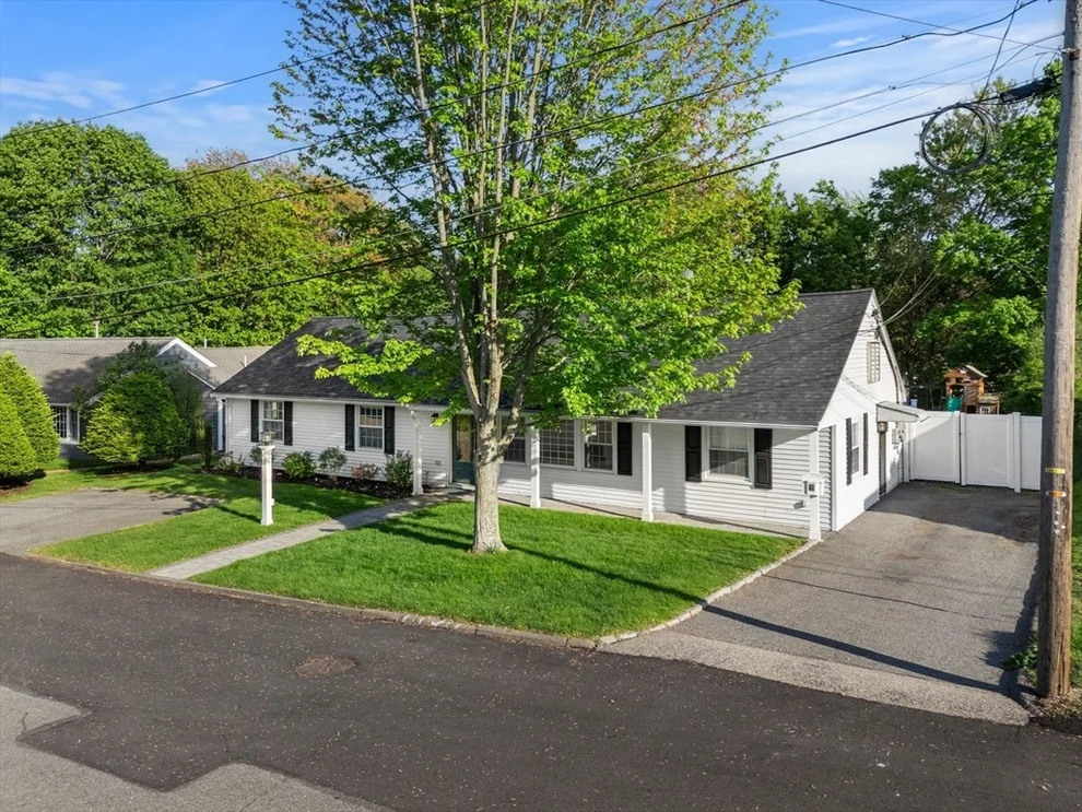Unit for sale at 17 Melba Ln, Stoneham, MA 02180
