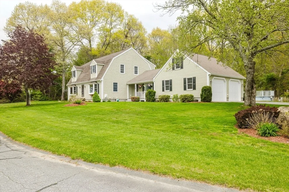 Unit for sale at 13 Bow Dr, Acushnet, MA 02743