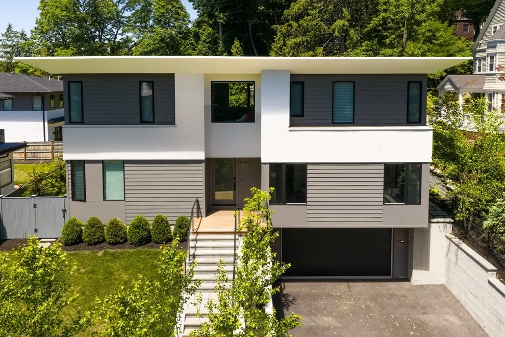 Unit for sale at 221 Gardner Rd, Brookline, MA 02445