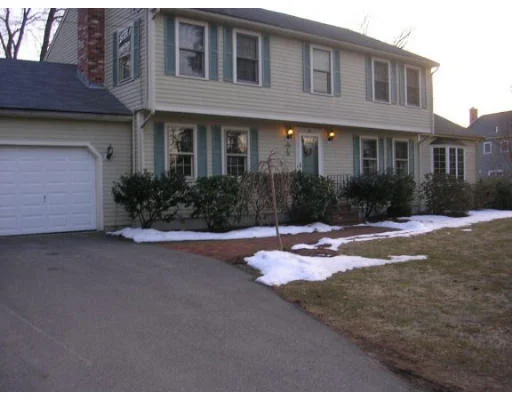 Unit for sale at 2 Mohawk Dr, North Attleboro, MA 02760