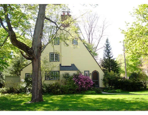 Unit for sale at 33 Ingraham Rd, Wellesley, MA 02482