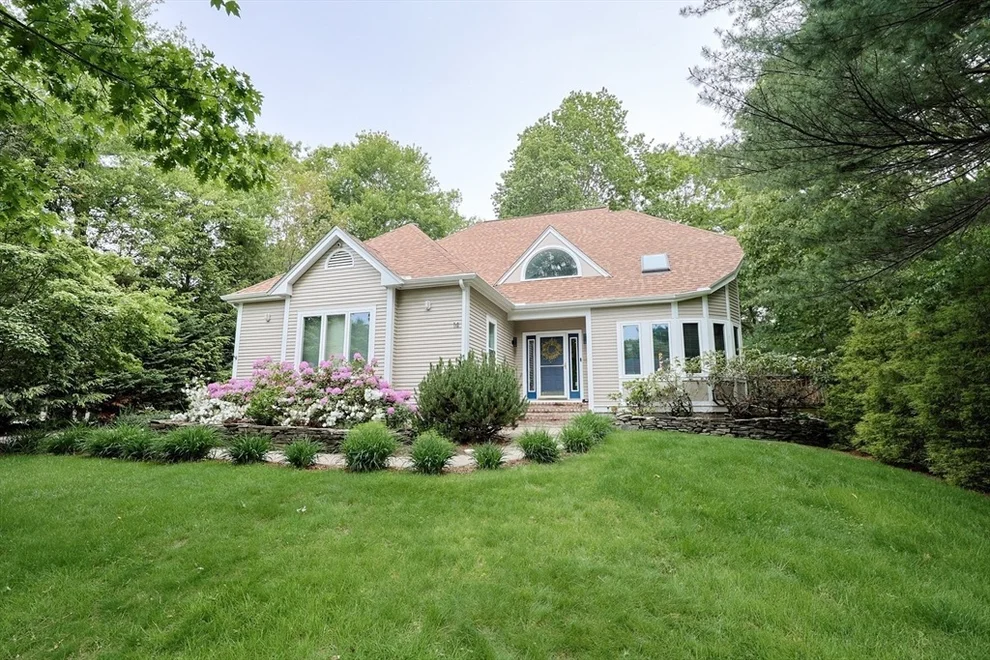 Unit for sale at 14 Thompson Ct, Stoughton, MA 02072