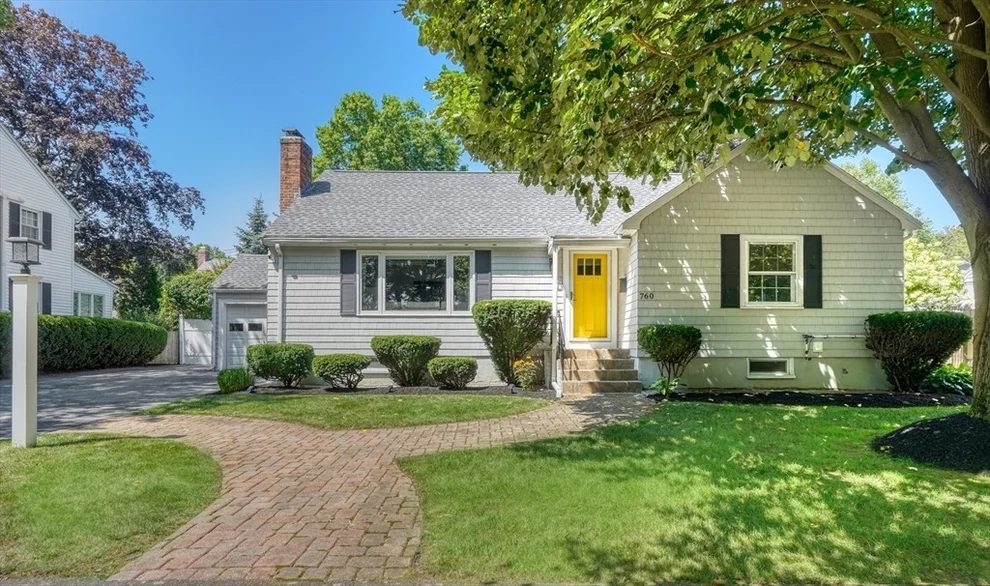 Unit for sale at 760 Lynn Fells Pkwy, Melrose, MA 02176