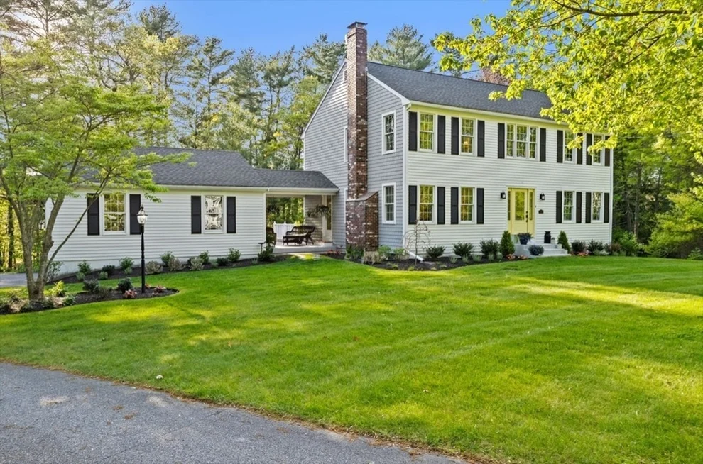 Unit for sale at 379 Mill Pond Ln, Marshfield, MA 02050