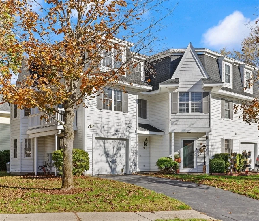 Unit for sale at 10 Victoria Gdn, Framingham, MA 01701