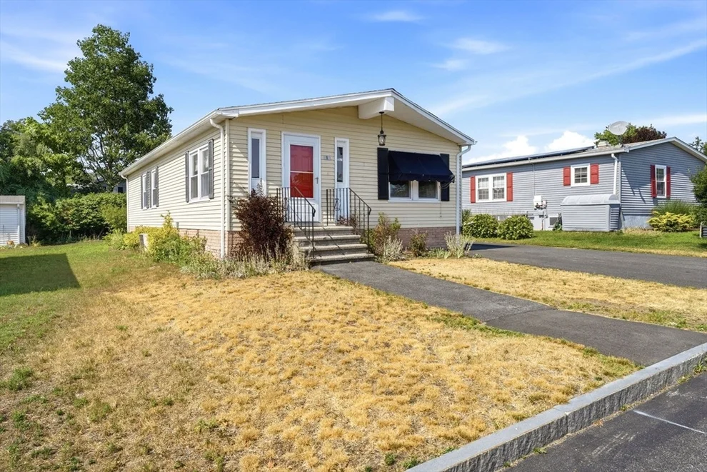 Unit for sale at 3 Queens Rd, Attleboro, MA 02703