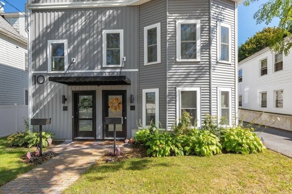 Unit for sale at 10 Wakefield Ave, Wakefield, MA 01880
