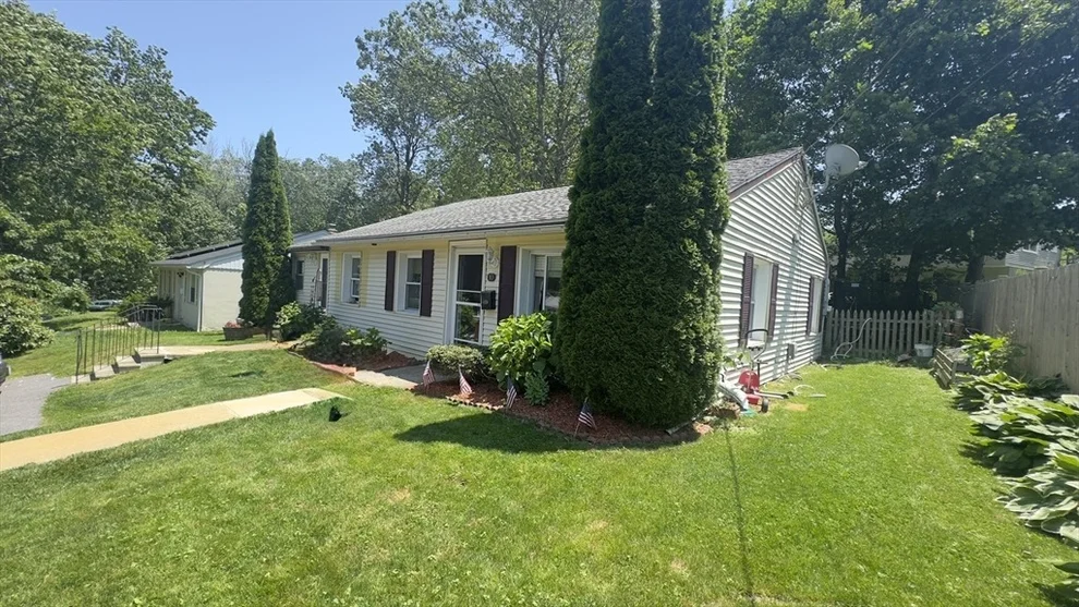 Unit for sale at 10 Bainridge Rd, Worcester, MA 01602
