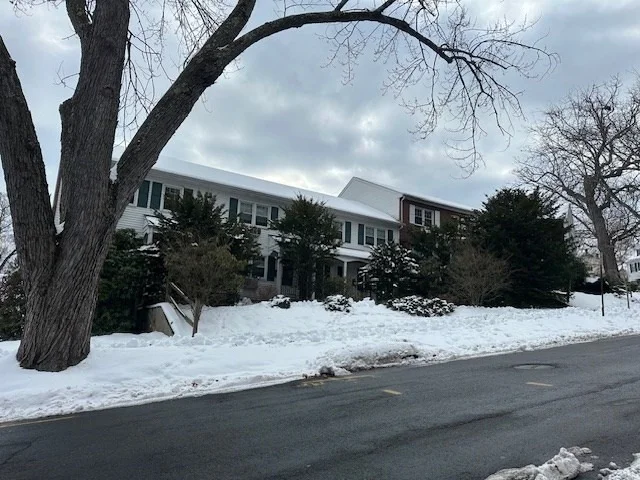 Unit for sale at 153 Round Hill Rd, Northampton, MA 01060