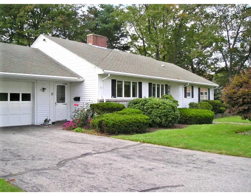 Unit for sale at 11 Surrey Lane, Shrewsbury, MA 01545