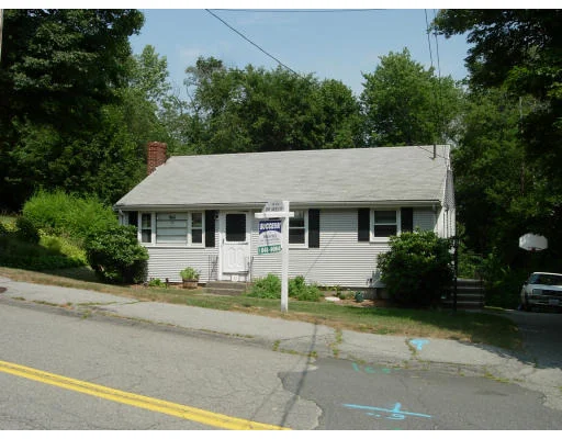 Unit for sale at 27 Hillside Rd, Braintree, MA 02184