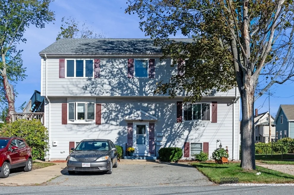 Unit for sale at 9 Cleveland Pl, Gloucester, MA 01930