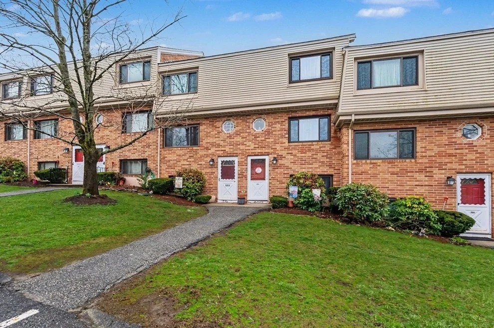 Unit for sale at 252 Farrwood Dr, Haverhill, MA 01835