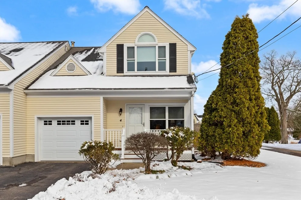Unit for sale at 4 Evergreen Cir, Norwood, MA 02062