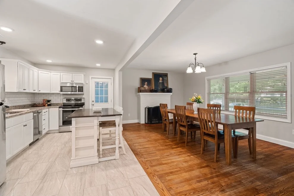 Unit for sale at 380 Woodward Ave, Seekonk, MA 02771