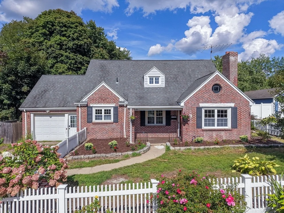 Unit for sale at 115 Saint James Ave, Chicopee, MA 01020