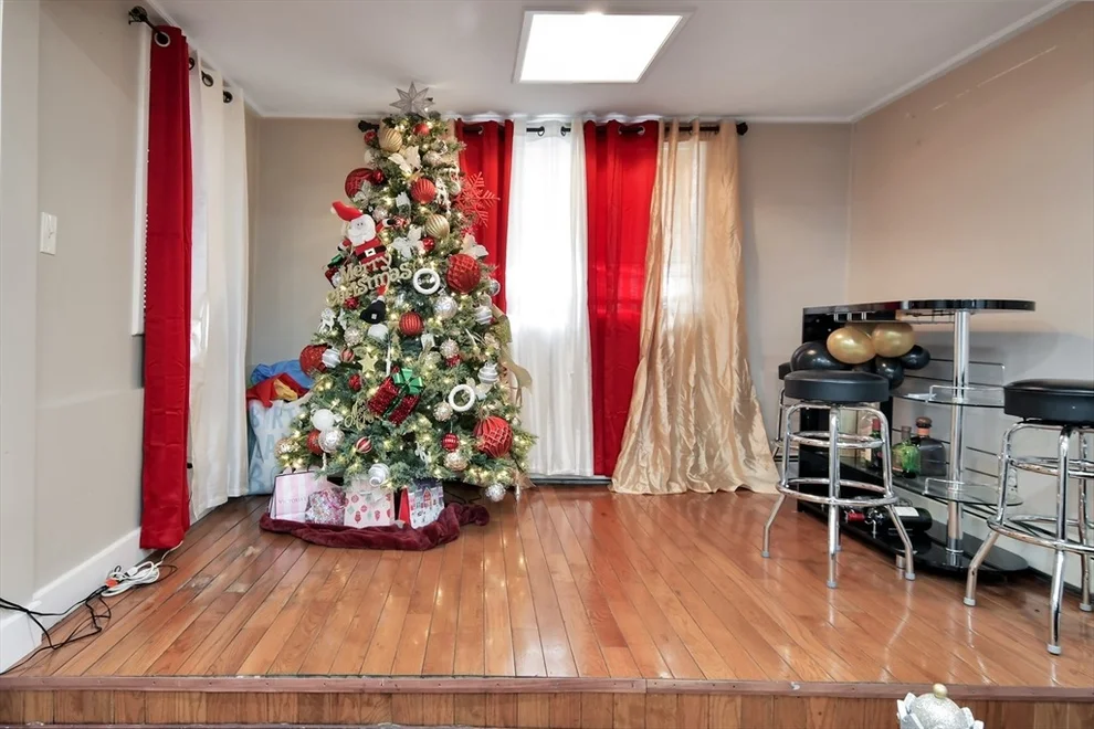 Unit for sale at 747 Boston St, Lynn, MA 01905