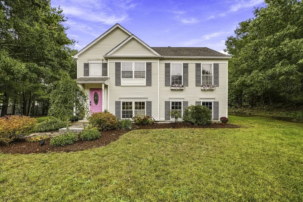 Unit for sale at 8 Thompson Cir, Plymouth, MA 02360