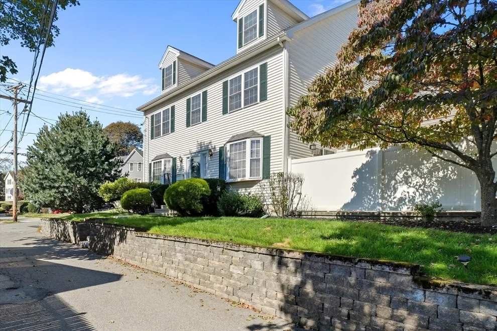Unit for sale at 5 Bateman Ct, Wakefield, MA 01880