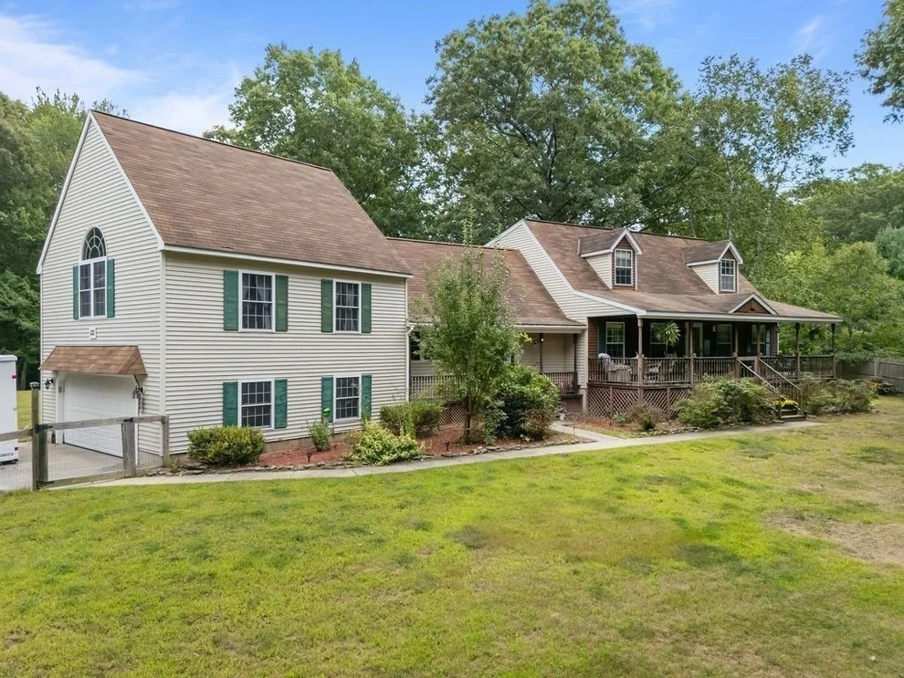 Unit for sale at 133 Killiney Woods, Millville, MA 01529