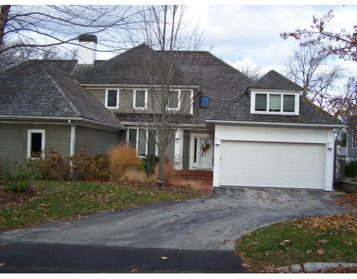 Unit for sale at 8 Highwood Ln, Ipswich, MA 01938