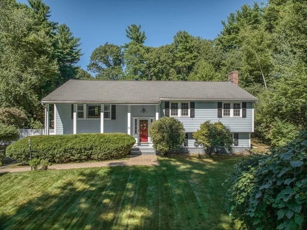 Unit for sale at 19 Osgood St, Andover, MA 01810