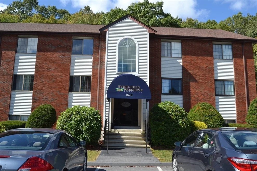 Unit for sale at 1820 Skyline Dr, Lowell, MA 01854