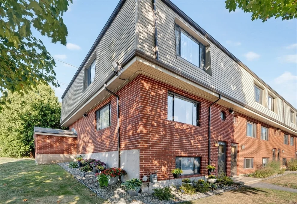 Unit for sale at 389 Farrwood Dr, Haverhill, MA 01835
