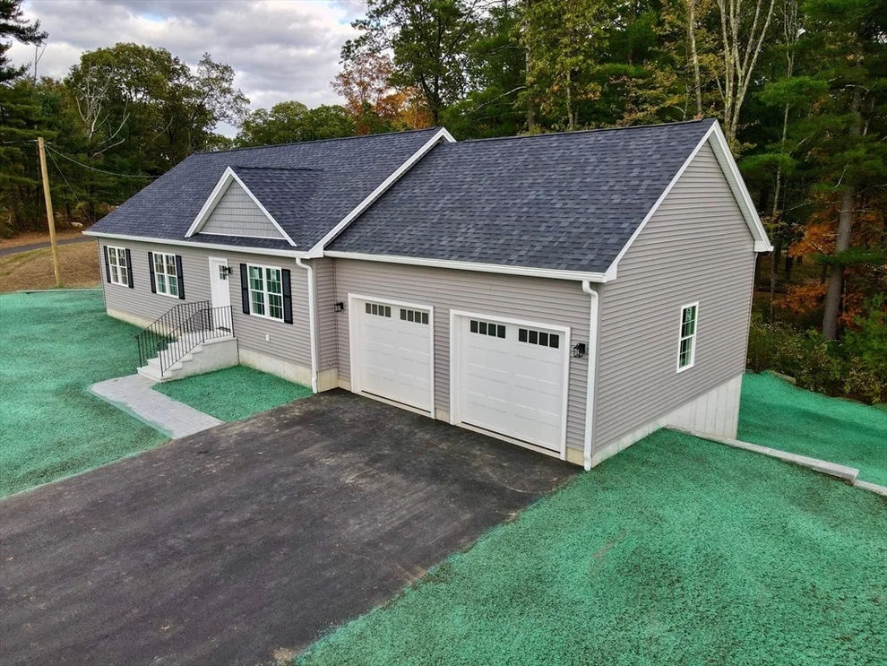 Unit for sale at 8 Foster Rd, West Brookfield, MA 01585