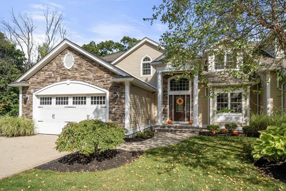 Unit for sale at 10 Callaway Dr, Middleton, MA 01949