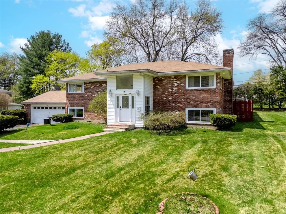 Unit for sale at 18 Ellis Dr, Worcester, MA 01609