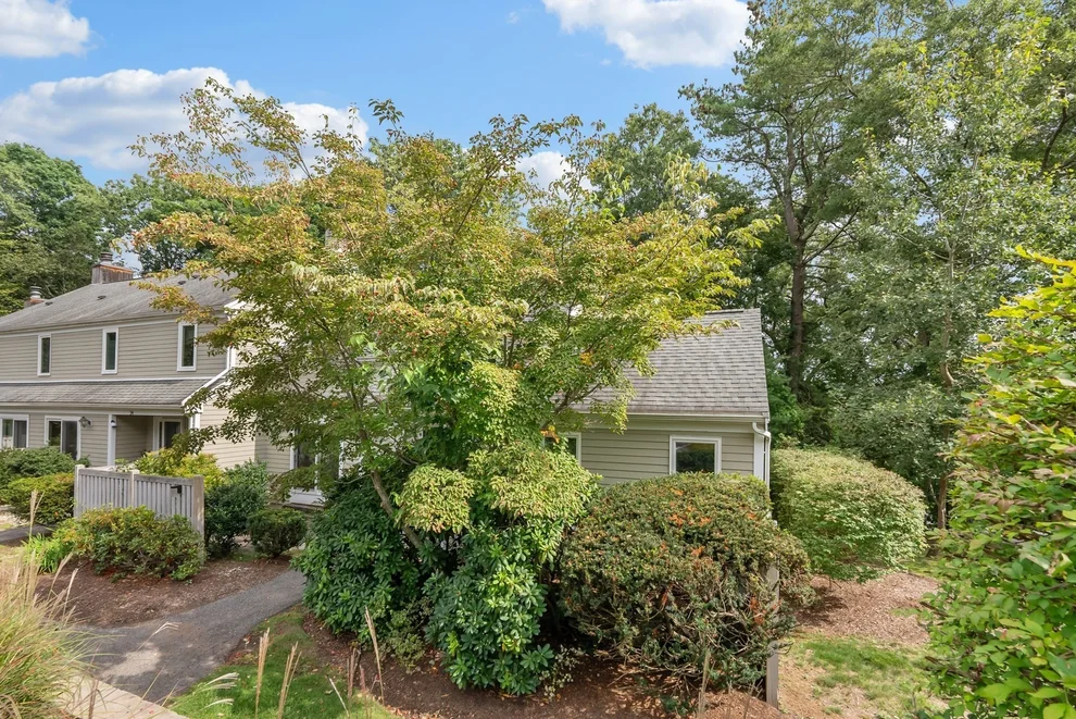 Unit for sale at 23 Fifer Ln, Lexington, MA 02420