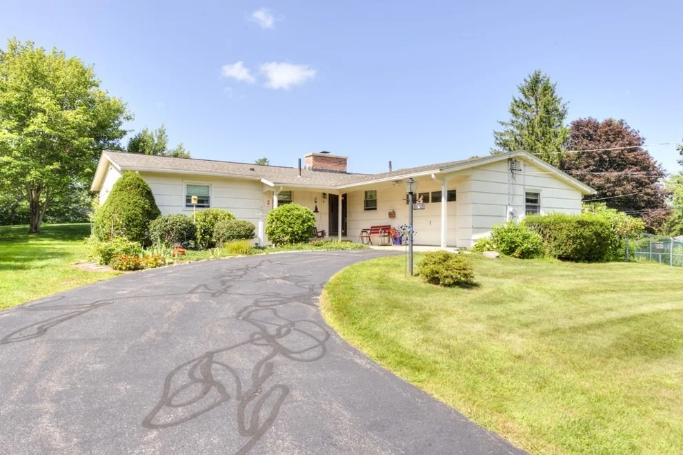 Unit for sale at 6 Burtenmar Circle, Paxton, MA 01612