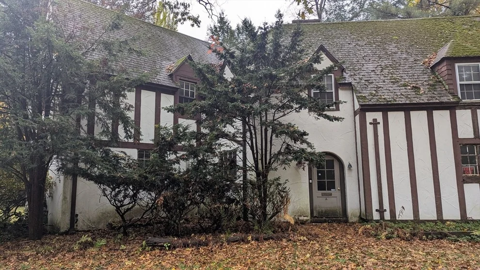 Unit for sale at 114 Park Dr, Springfield, MA 01106