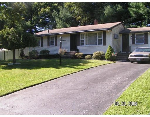 Unit for sale at 10 Gwinnett Rd, Peabody, MA 01960