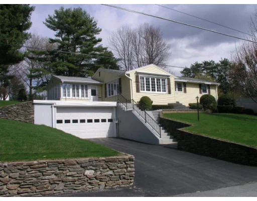 Unit for sale at 46 Warwick Road, Gardner, MA 01440