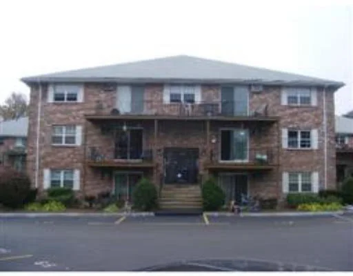 Unit for sale at 8 Kenmar Dr, Billerica, MA 01821