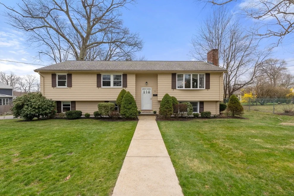 Unit for sale at 31 Nottingham Dr, Norwood, MA 02062