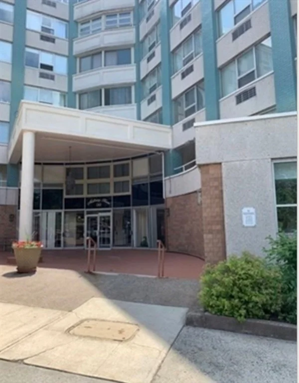 Unit for sale at 101 Mulberry St, Springfield, MA 01105