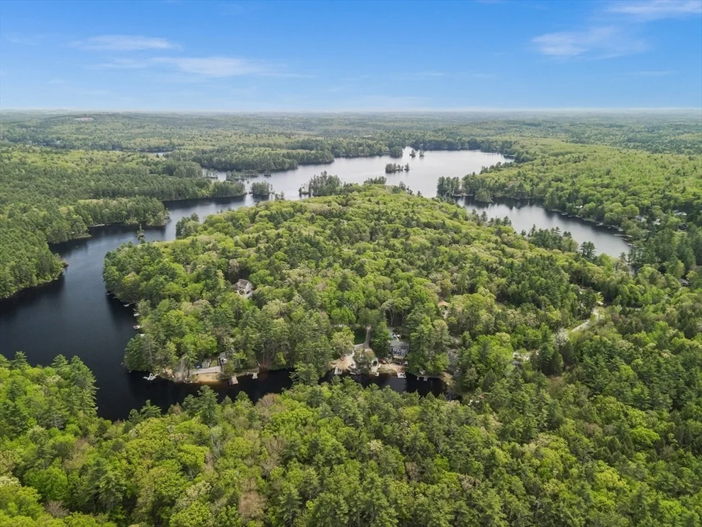 Unit for sale at 117 Lakeview Dr, Nottingham, NH 03290