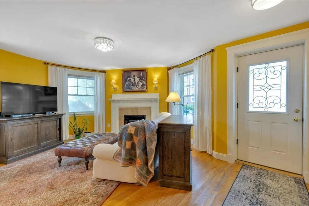 Unit for sale at 8 Colbourne Crescent, Brookline, MA 02445