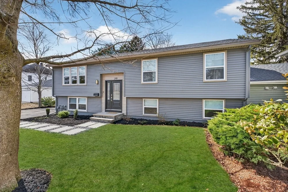 Unit for sale at 219 Waverley Rd, North Andover, MA 01845