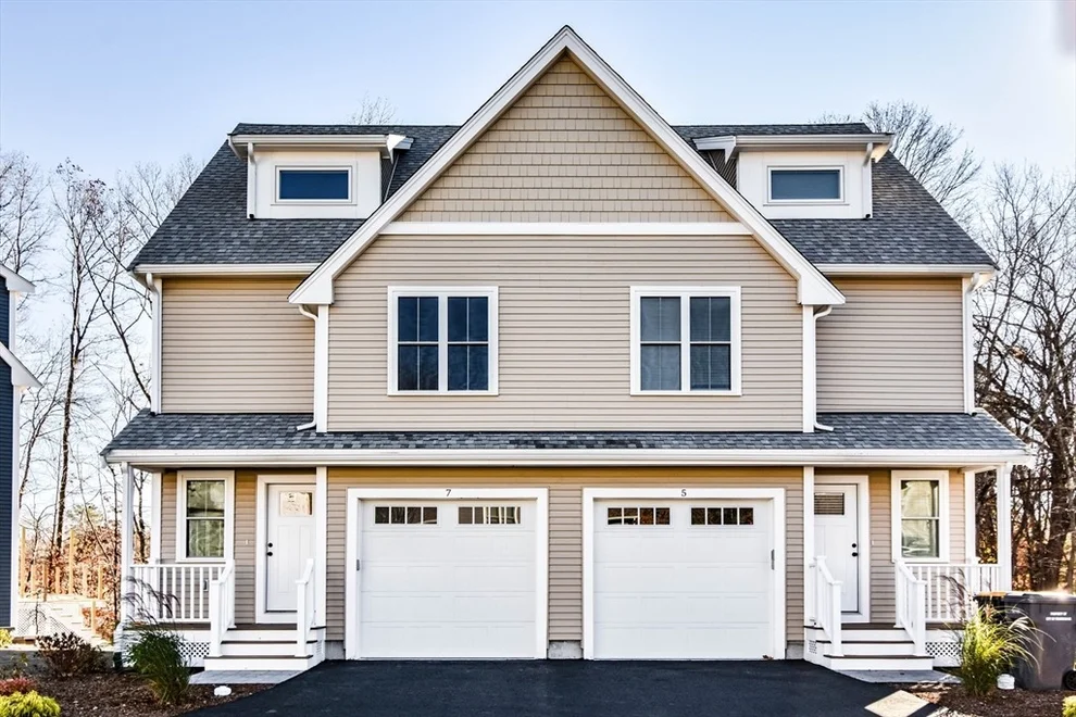 Unit for sale at 7 Orchard View Circle, Framingham, MA 01702